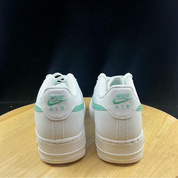 NEW Nike Air Force 1 Low White/Emerald Green DV7762 104 Women’s Sz 8.5/ Size 7Y - Picture 2 of 10